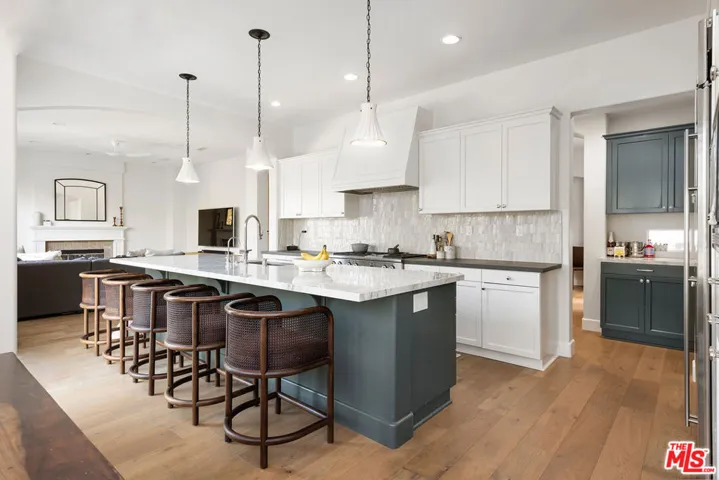 904 Blackbourne, Oak Park, California 91377