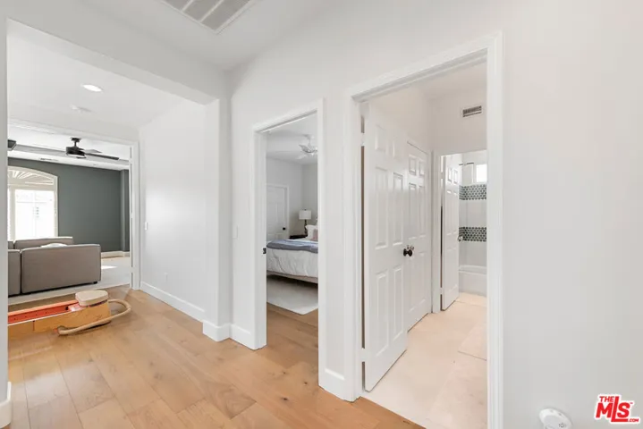 904 Blackbourne, Oak Park, California 91377
