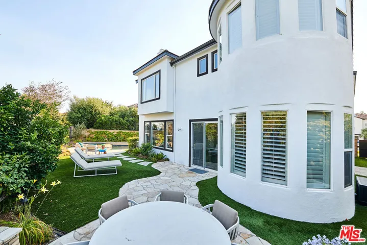 904 Blackbourne, Oak Park, California 91377
