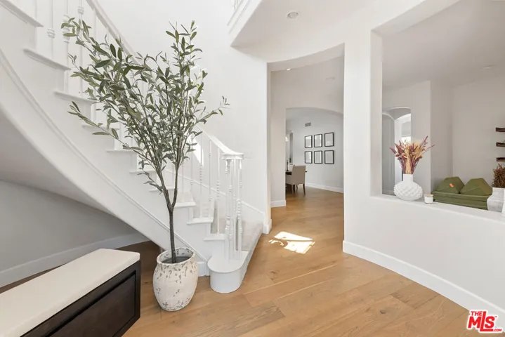904 Blackbourne, Oak Park, California 91377