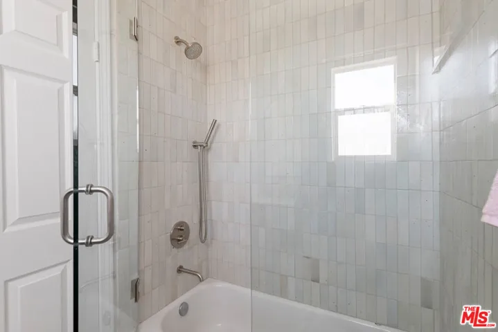 904 Blackbourne, Oak Park, California 91377