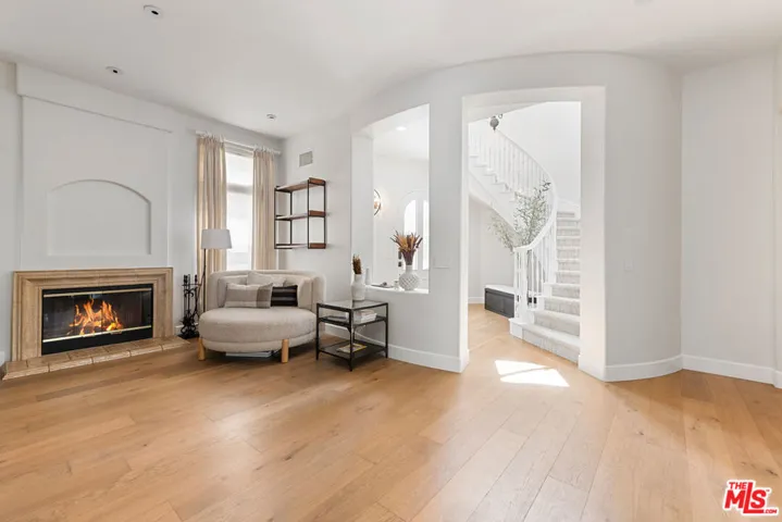904 Blackbourne, Oak Park, California 91377