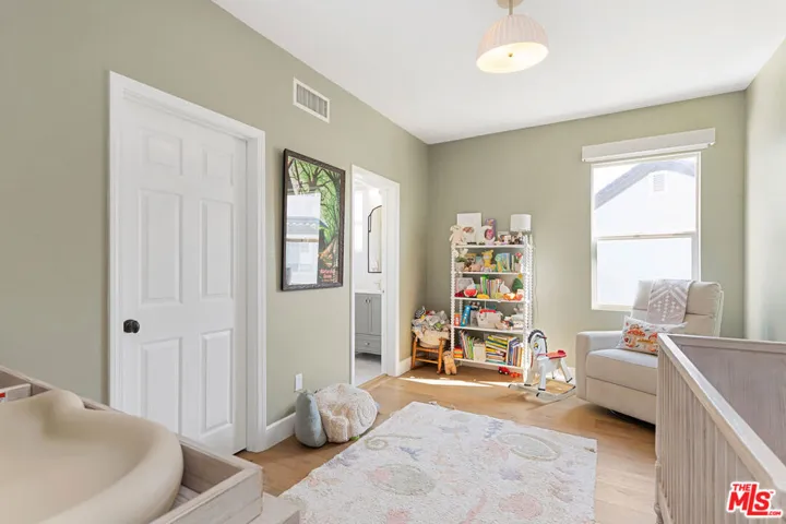 904 Blackbourne, Oak Park, California 91377