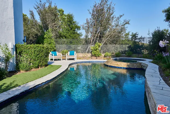 904 Blackbourne, Oak Park, California 91377