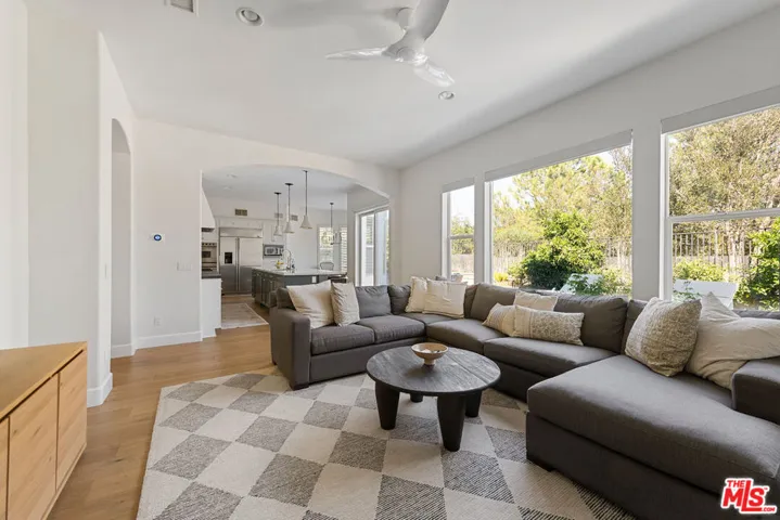 904 Blackbourne, Oak Park, California 91377
