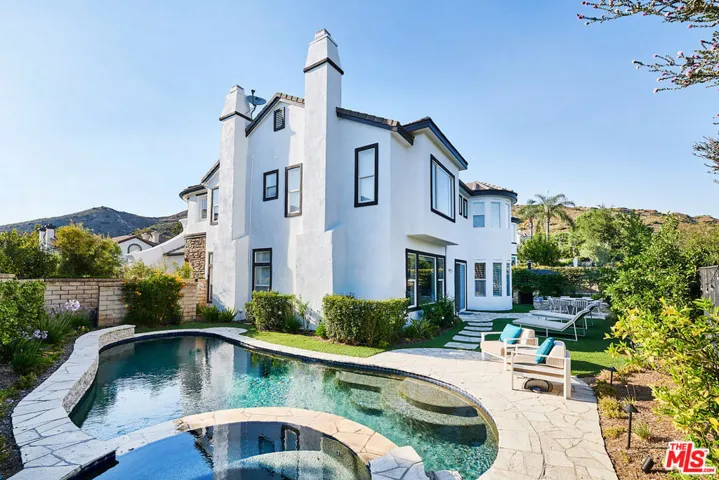 904 Blackbourne, Oak Park, California 91377