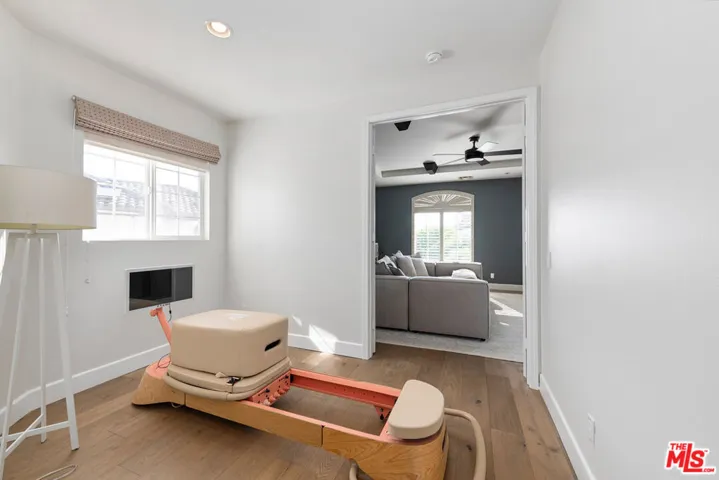904 Blackbourne, Oak Park, California 91377