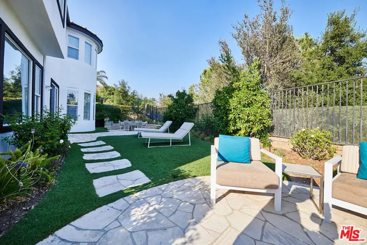 904 Blackbourne, Oak Park, California 91377