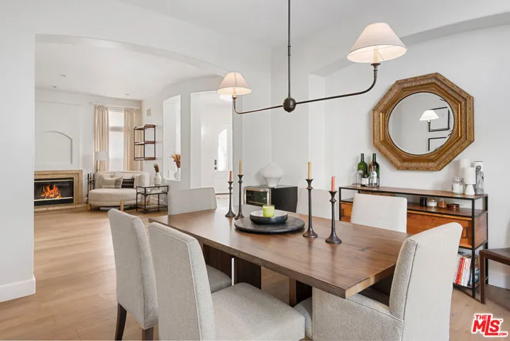 904 Blackbourne, Oak Park, California 91377