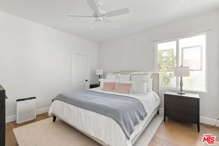 904 Blackbourne, Oak Park, California 91377
