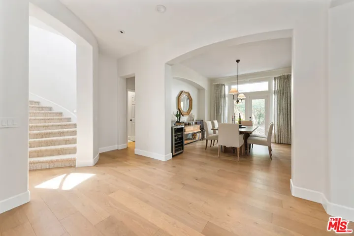 904 Blackbourne, Oak Park, California 91377