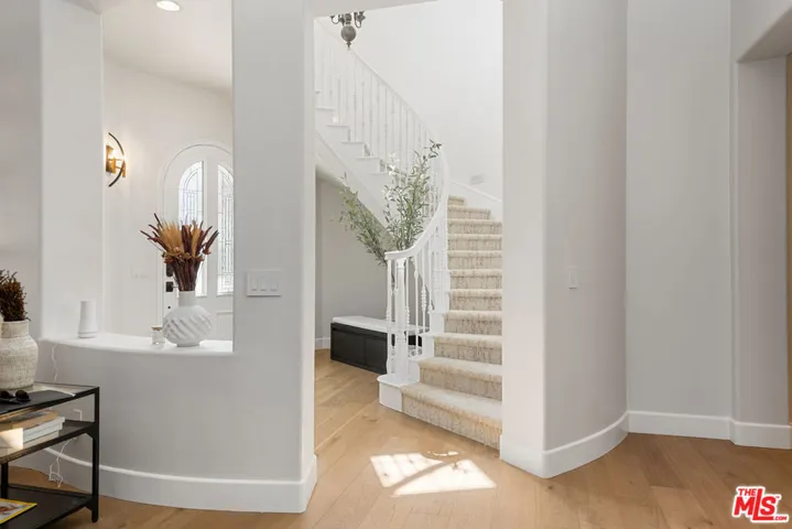 904 Blackbourne, Oak Park, California 91377
