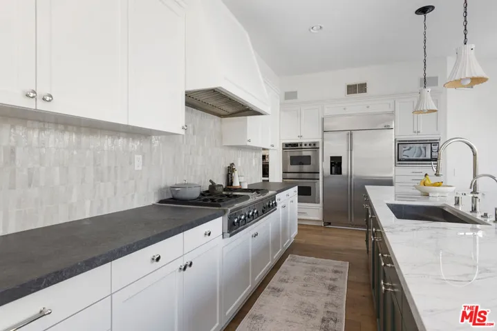 904 Blackbourne, Oak Park, California 91377