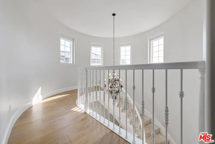 904 Blackbourne, Oak Park, California 91377