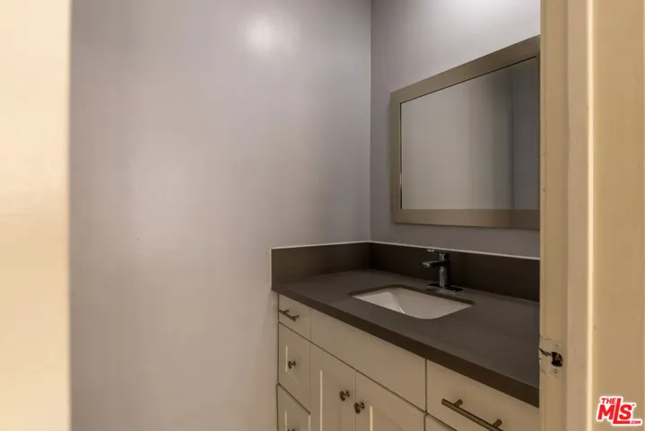 1418 S Bentley Avenue 203, Los Angeles, California 90025