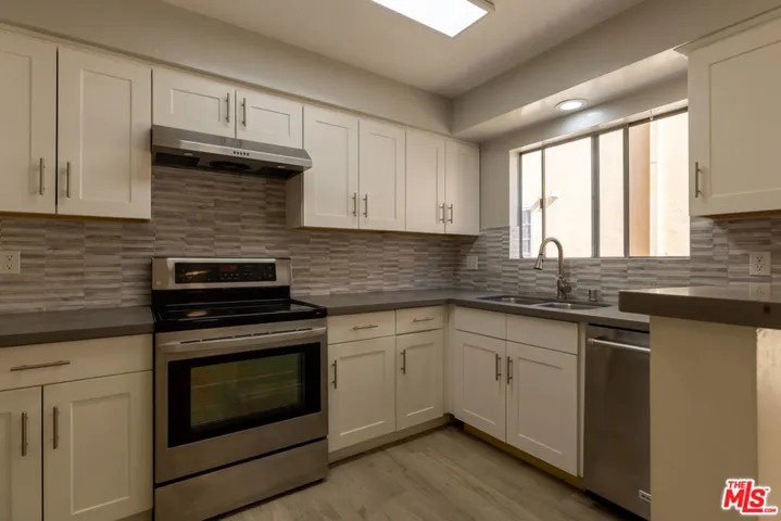 1418 S Bentley Avenue 203, Los Angeles, California 90025