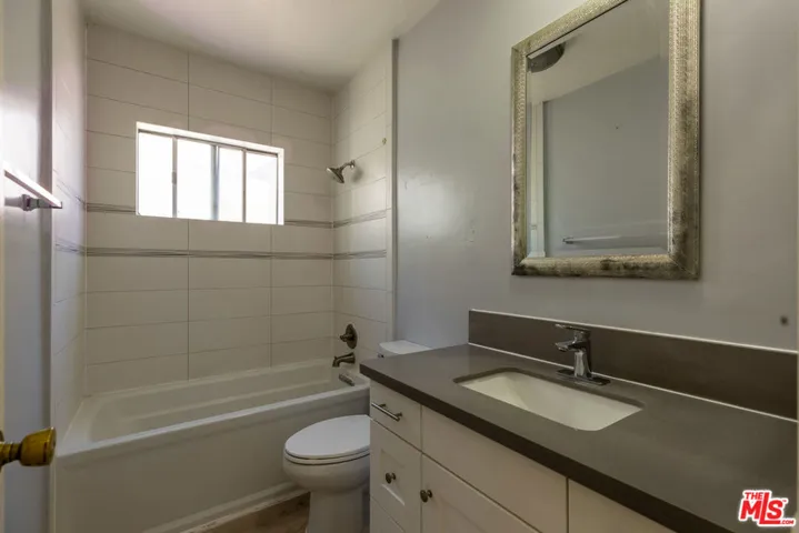 1418 S Bentley Avenue 203, Los Angeles, California 90025