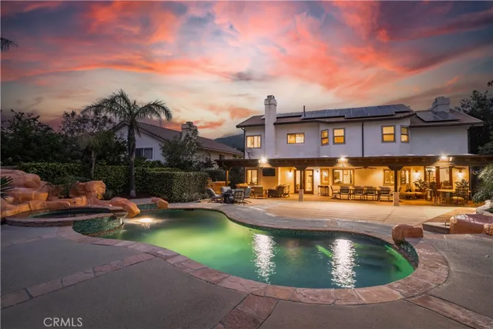 gorgeous entertainer's backyard