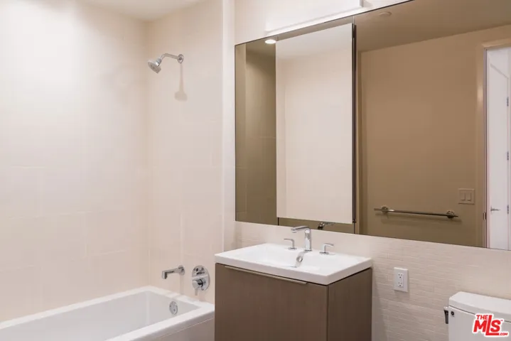 889 Francisco Street 1511, Los Angeles, California 90017