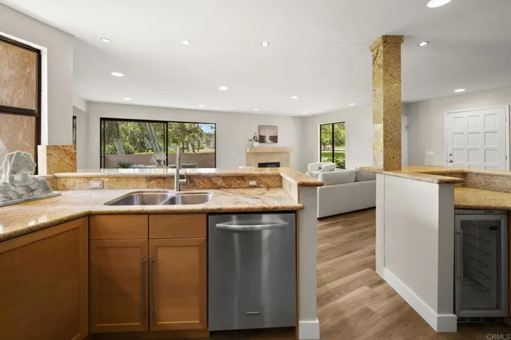 3252 Via Marin 7, La Jolla, California 92037
