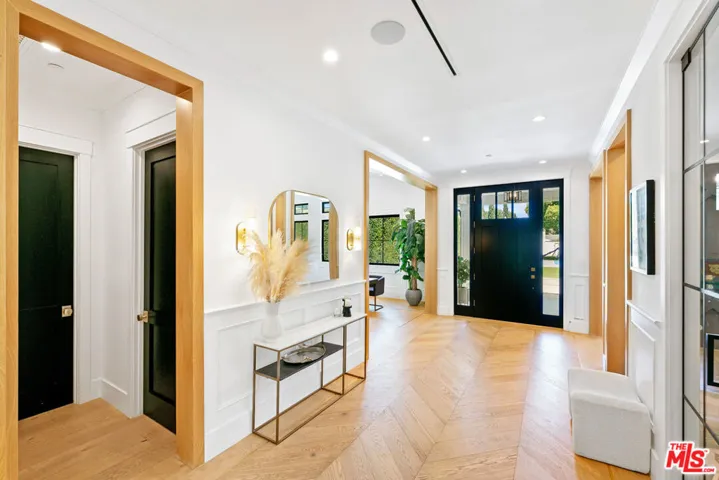 5911 Beckford Avenue, Tarzana, California 91356