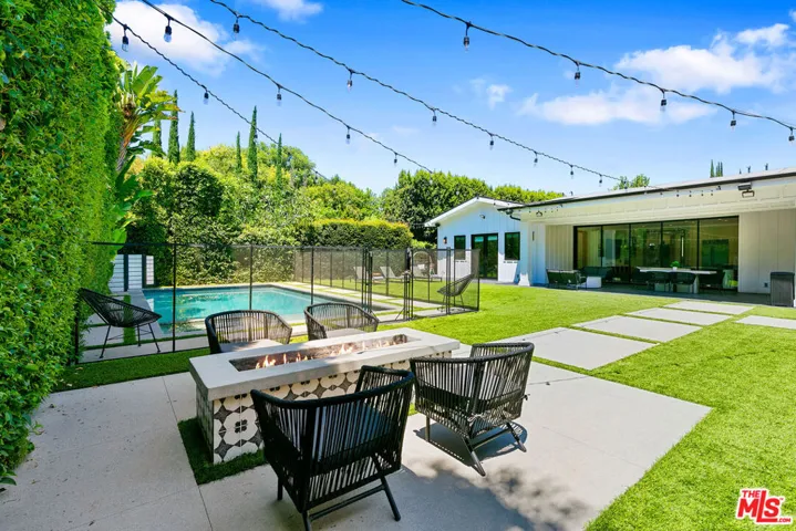 5911 Beckford Avenue, Tarzana, California 91356