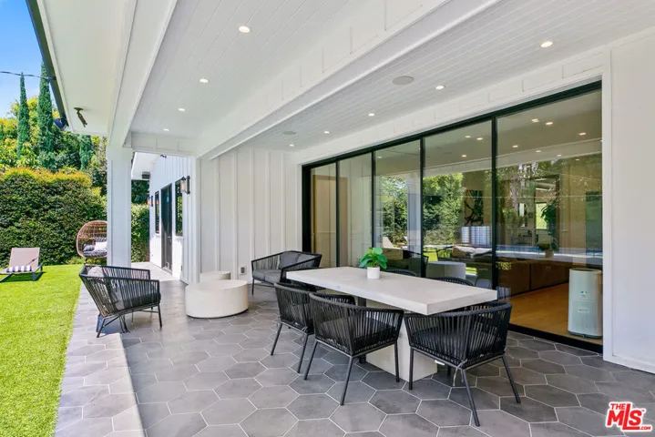 5911 Beckford Avenue, Tarzana, California 91356