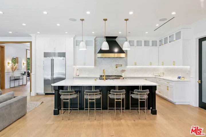 5911 Beckford Avenue, Tarzana, California 91356