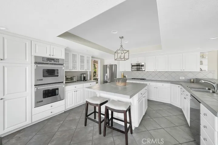 26271 La Morada Circle, Mission Viejo, California 92691