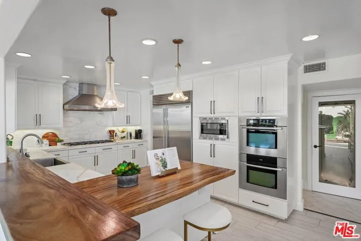 30420 Morning View Drive, Malibu, California 90265