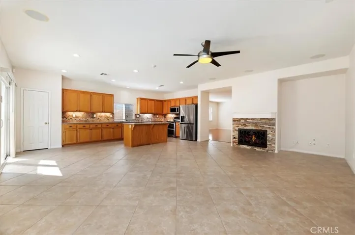 Open Floor Plan, kitchen and Family Room!