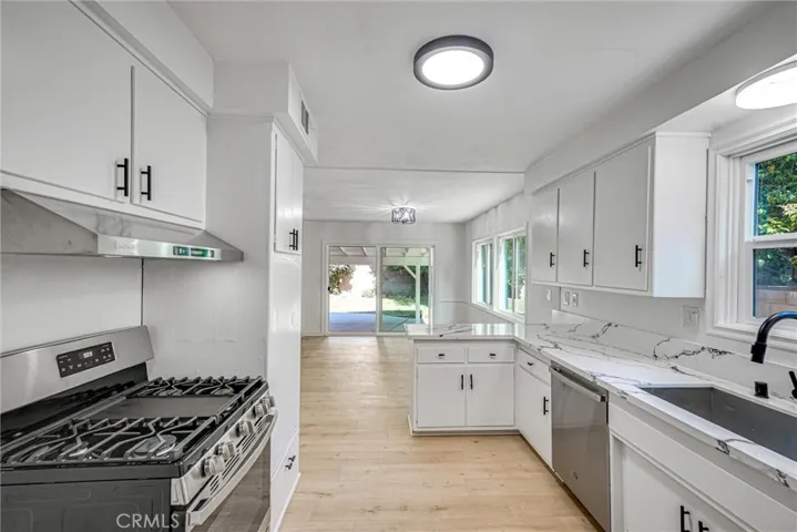 10141 Odessa Avenue, North Hills, California 91343