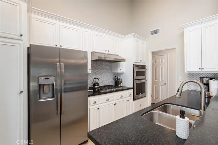 302 Esplanade, Newport Beach, California 92660
