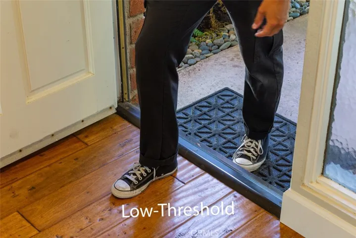 Low threshold at front entry