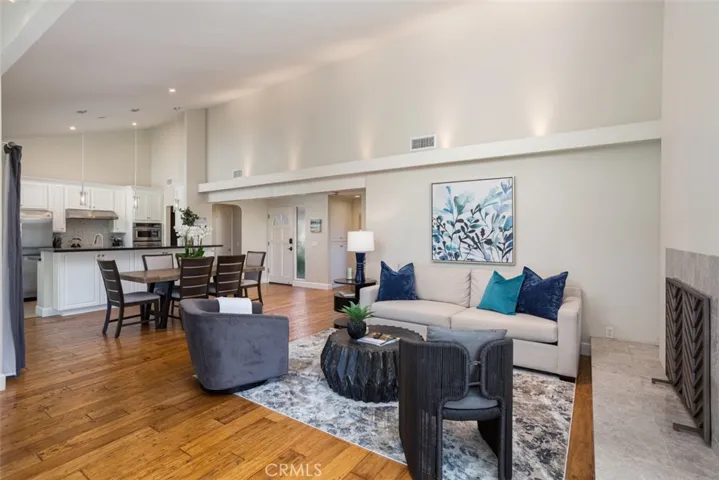 302 Esplanade, Newport Beach, California 92660