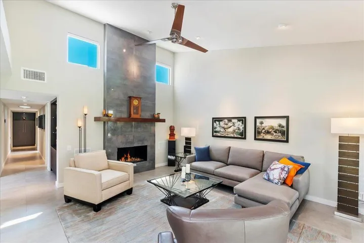 09-Family Room