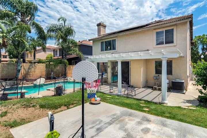5520 Lone Pine Drive, Fontana, California 92336