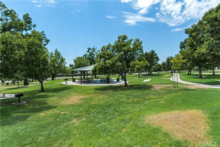 5520 Lone Pine Drive, Fontana, California 92336