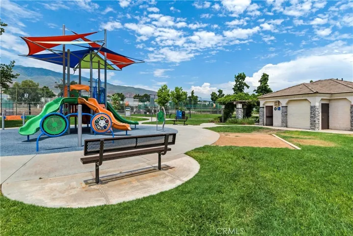 5520 Lone Pine Drive, Fontana, California 92336
