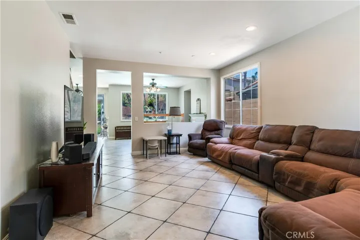 5520 Lone Pine Drive, Fontana, California 92336