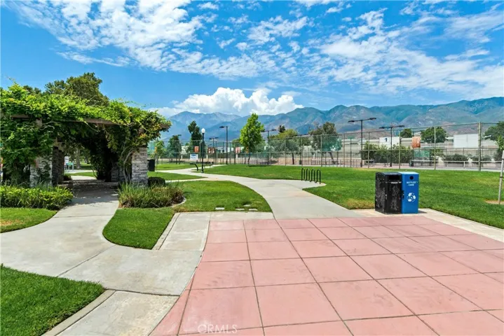 5520 Lone Pine Drive, Fontana, California 92336