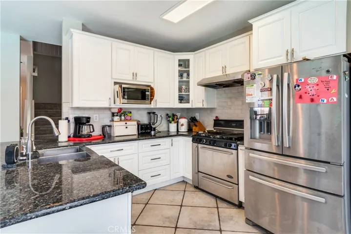 5520 Lone Pine Drive, Fontana, California 92336