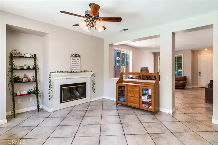 5520 Lone Pine Drive, Fontana, California 92336