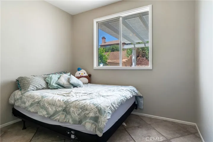 5520 Lone Pine Drive, Fontana, California 92336
