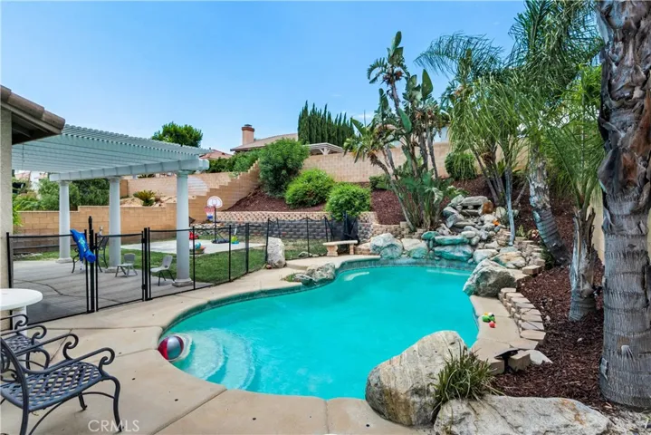 5520 Lone Pine Drive, Fontana, California 92336