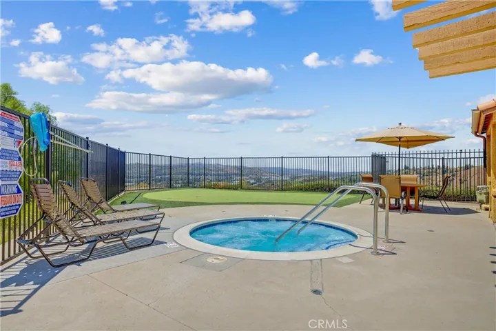 Hot Tub with View and Putting Green!