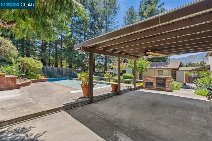 Covered patio and built in BBQ