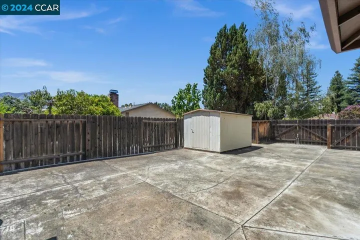 Side yard and shed- RV or boat parking
