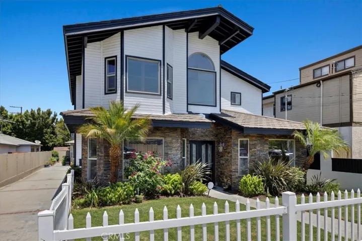 2103 Nelson Avenue A, Redondo Beach, California 90278