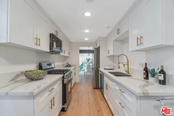 1307 Palisades Drive, Pacific Palisades, California 90272